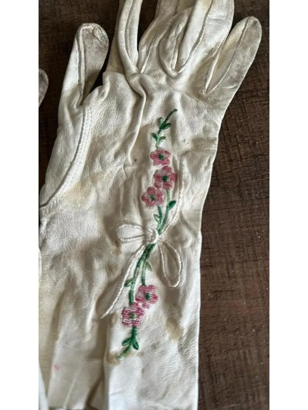 Vintage Cream Leather Gloves with Pink Floral Embroidery